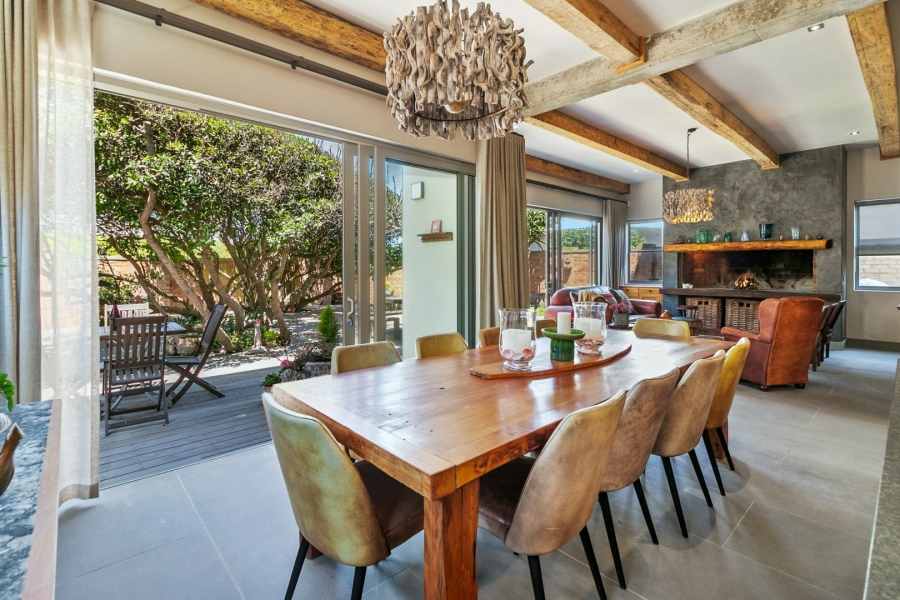 4 Bedroom Property for Sale in Buffalo Bay Western Cape